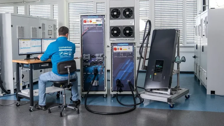 comemso EVSE laboratory validation system with charging station and synchronized engineering software