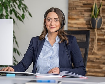 Customer contact with a headset at her desk